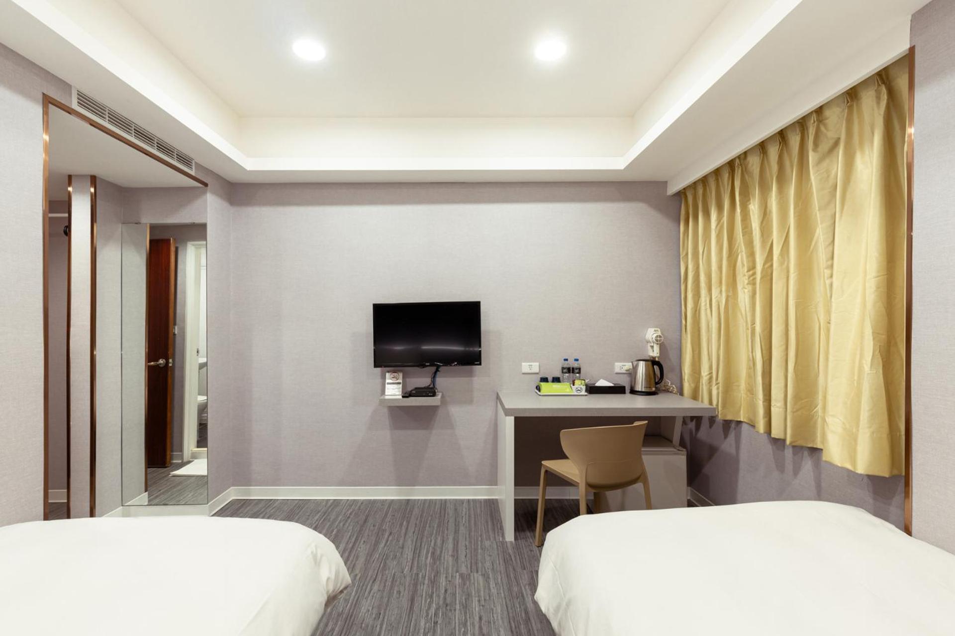 Kiwi Express Hotel - Zhongqing Đài Trung Ngoại thất bức ảnh